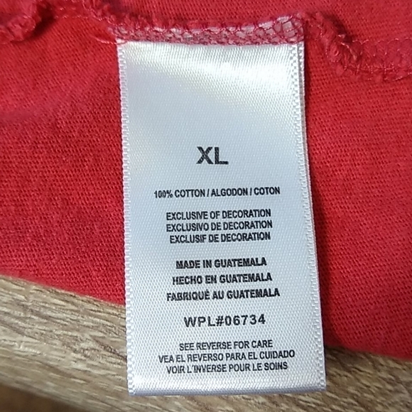 Marvel Spiderman SZ Juniors XL Red T Shirt Face City Background Spiderweb Comic - Picture 7 of 9